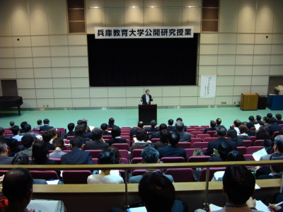 学長の講演風景。